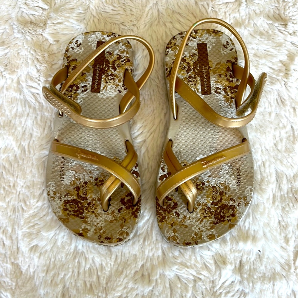 Ipanema Kids Sandals Gold/ Cream -Little Girls Size 8